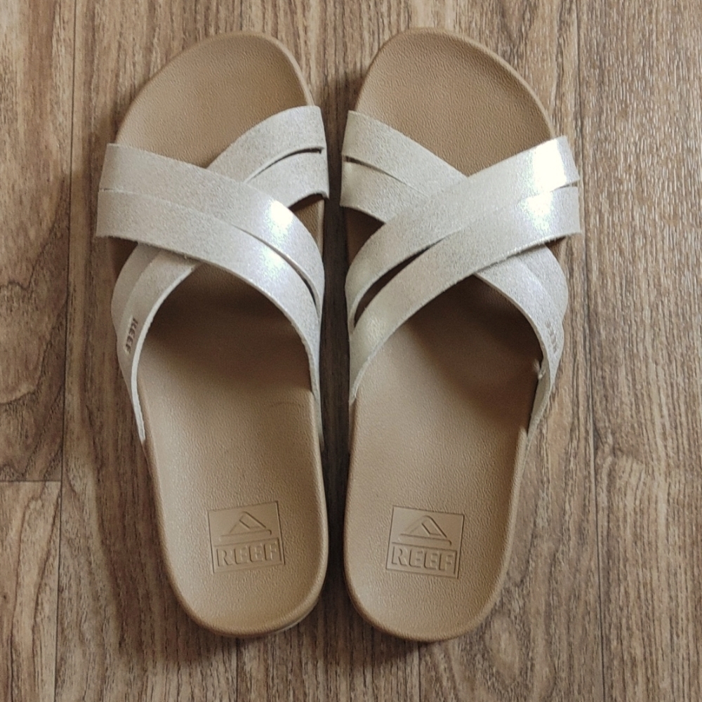 Reef Metallic Color Sandals